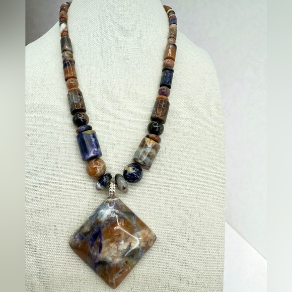 Vintage Retired Jay King Pink Cedar Stone Necklace – South African Mine Find - Picture 4 of 17